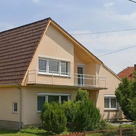 Casa de Férias Sunset - Spacious Family Retreat Balatonszabadi Fürdőtelep